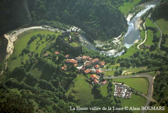 111 - Arlempdes - chateau